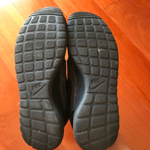 Nike Shoes - Picture 3 of 4